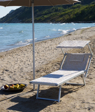 Lettino mare e spiaggia in resina con intelaiatura in alluminio e Telo  Bianco-LINEA CONTRACT - Lettini da sole